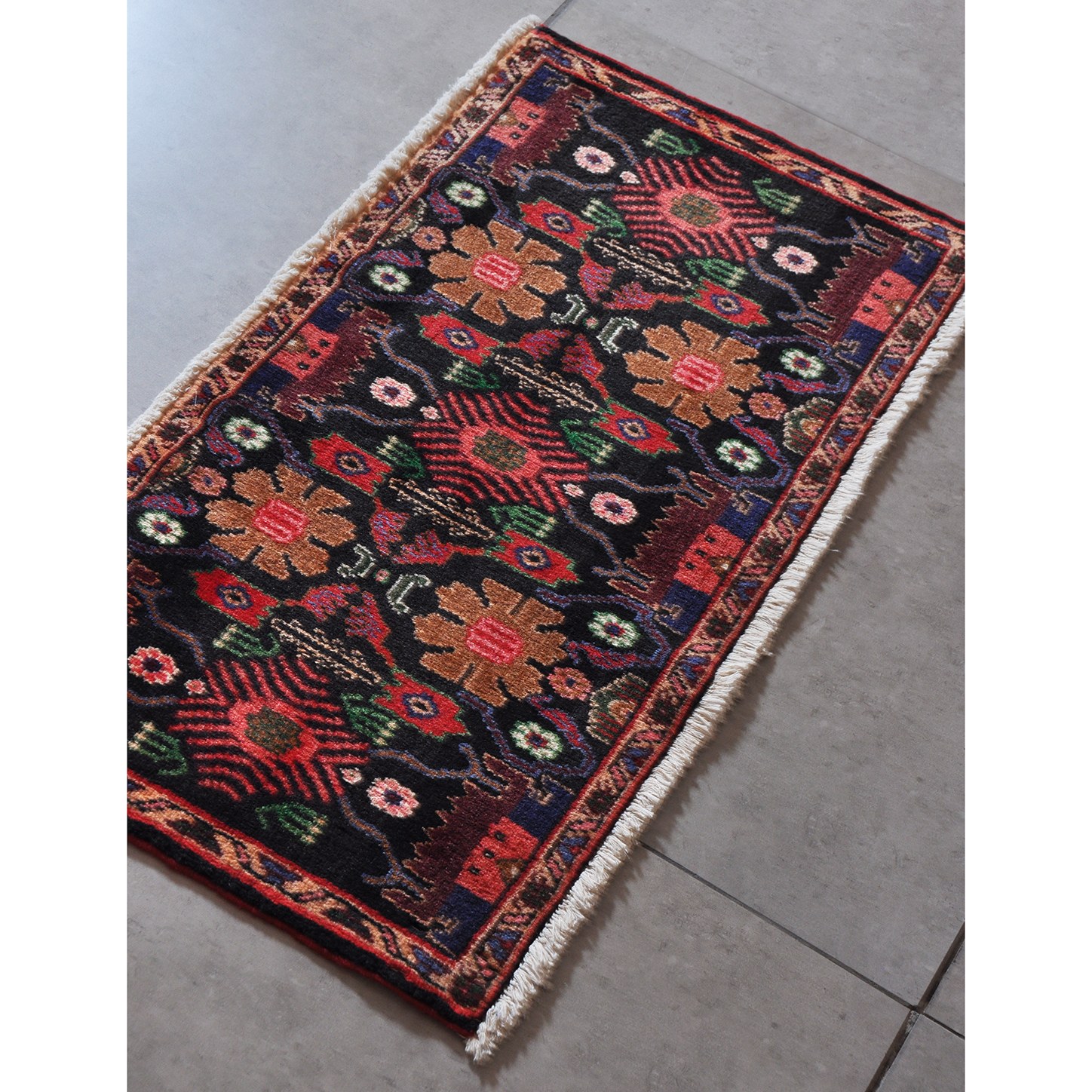 فرش دستبافت یک و نیم متری امیرخیز کد 109536