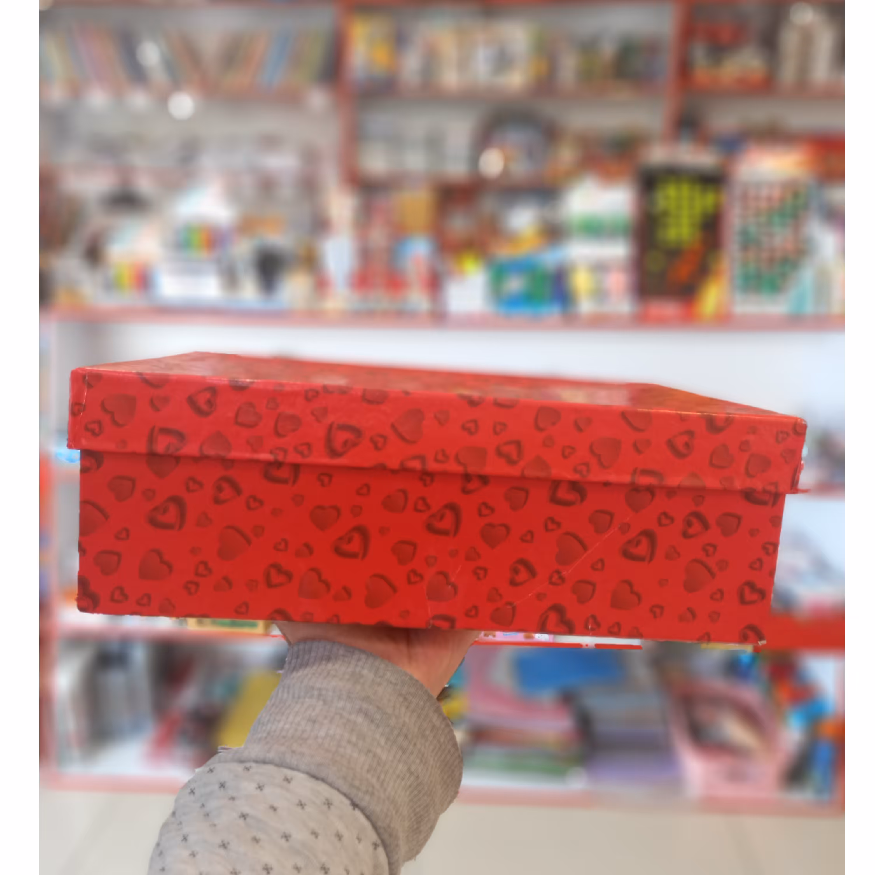 باکس هدیه   سایز متوسط    مدل مکعب مستطیل  طرح تمام قلبی قرمز