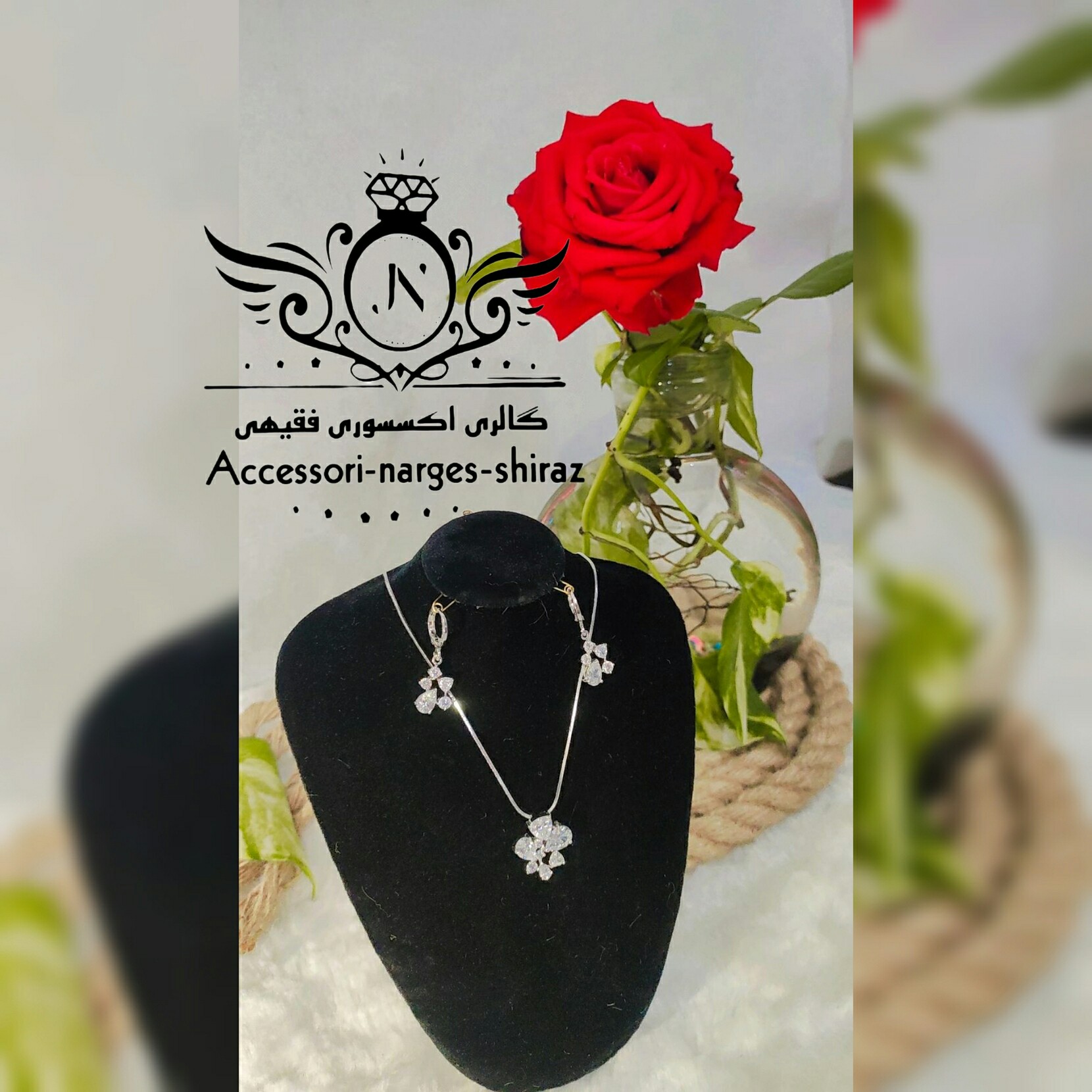 نیم ست طرح طلا نگین دار نقره ای 