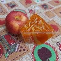 مارمالاد سیب وهویج تردوخوشرنگ همراه خلال بادام فراوان به وزن خالص 250 گرم تهیه شده توسط بنده صاحب خانه شیرینی 