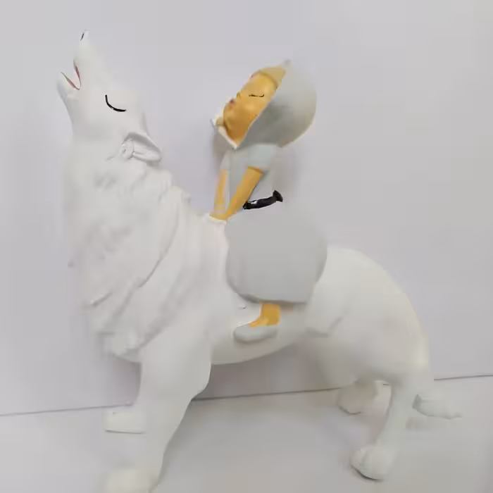مجسمه دکوری دختر گرگ سوار سفید
