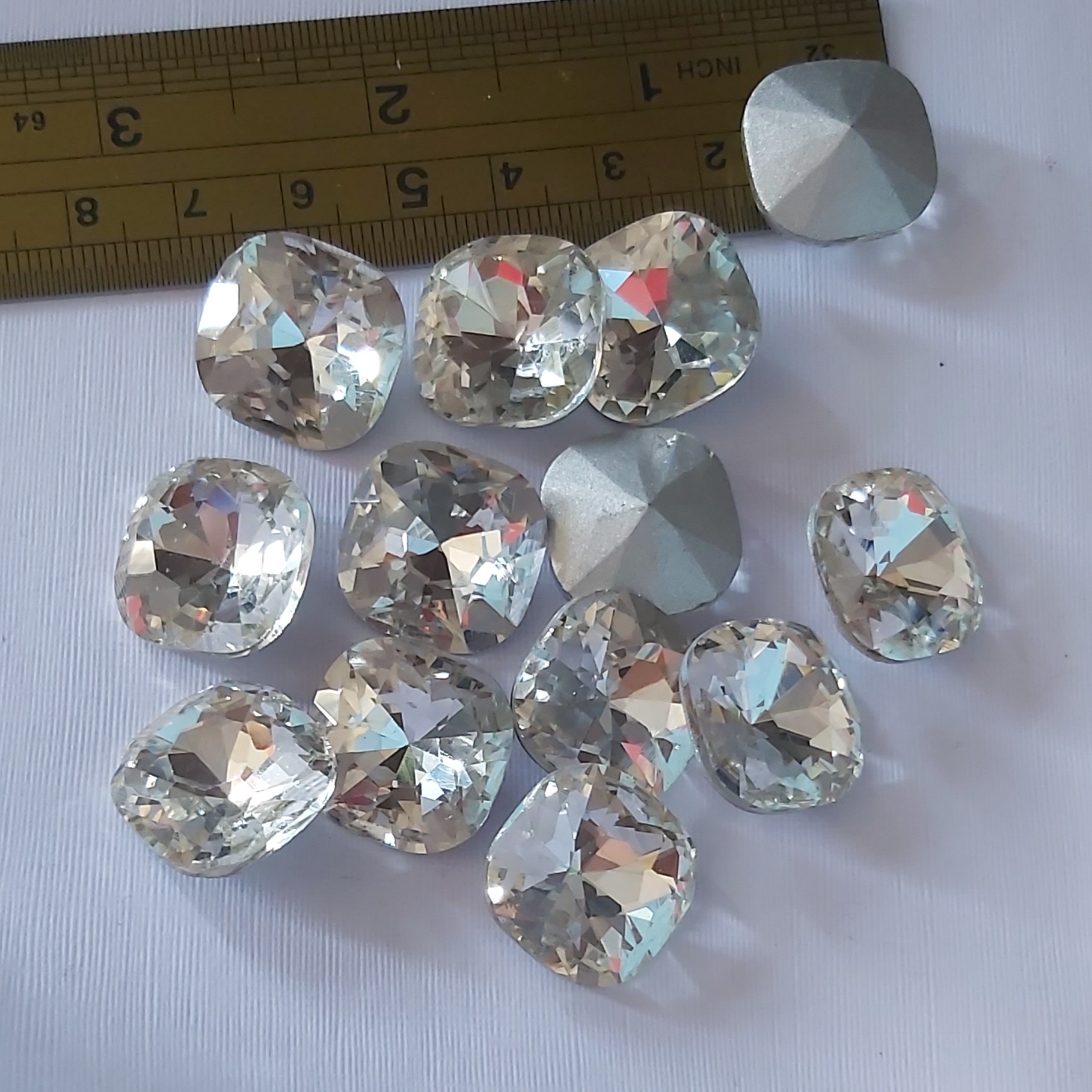 نگین مربعی سنگی درشت یک ونیم سانتی پشت جیوه یک عدد