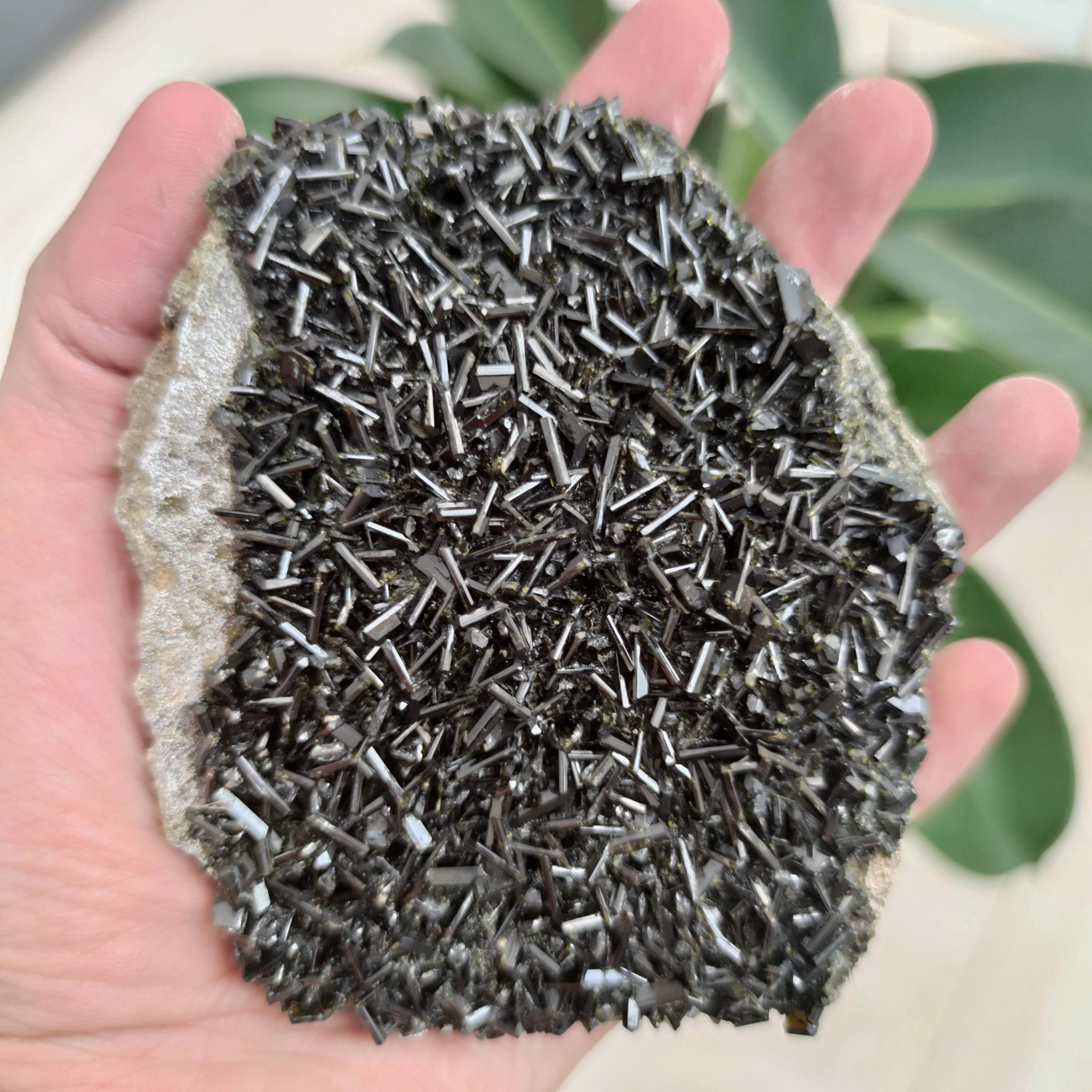 سنگ اپیدوت ایرانی سایز بزرگ و بسیار با کیفیت مناسب برای دکور و کلکسیون 