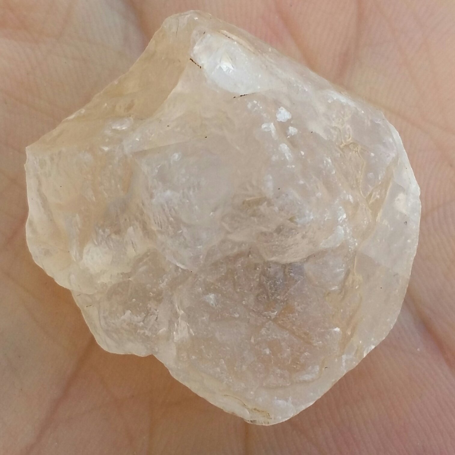 سنگ راف کوارتز زیبا  100 در 100 طبیعی شاااهکار خلقت
کد 7769