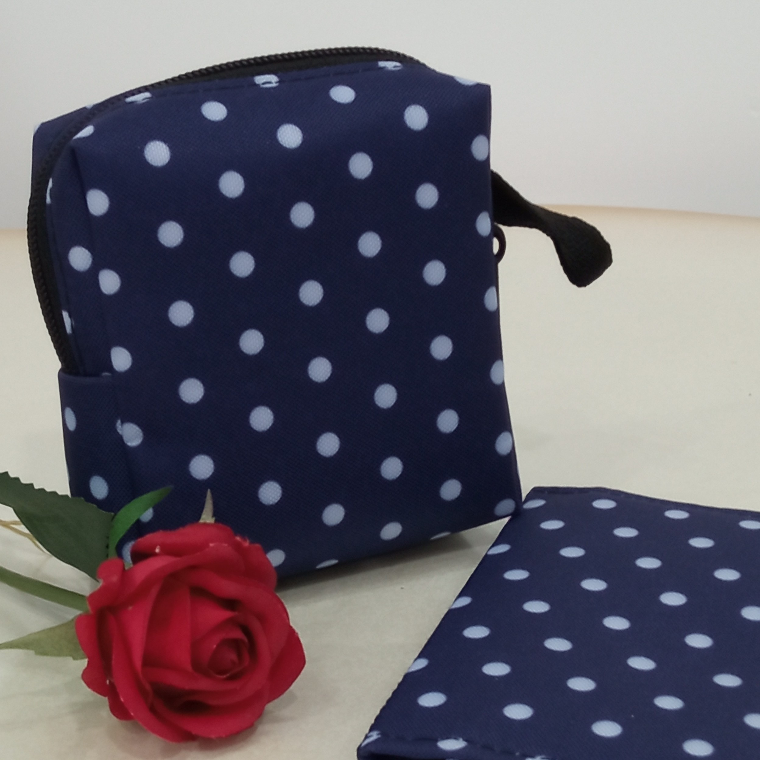  ست کیف پد بهداشتی و جای دستمال خالدار سرمه ای