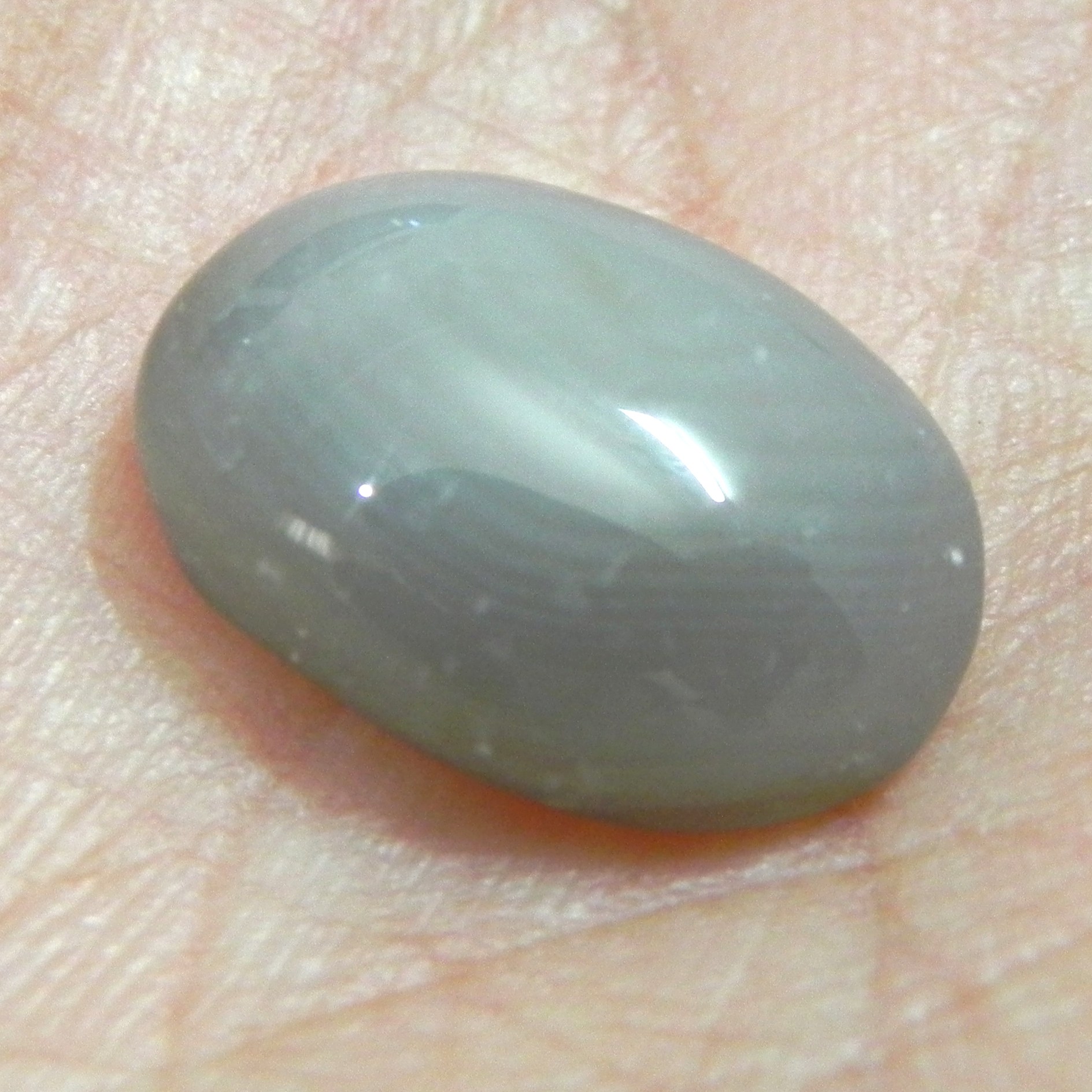 نگین عقیق خاکستری آبدار معدنی تراش دامله بیضی مناسب انگشتری سایز1.6