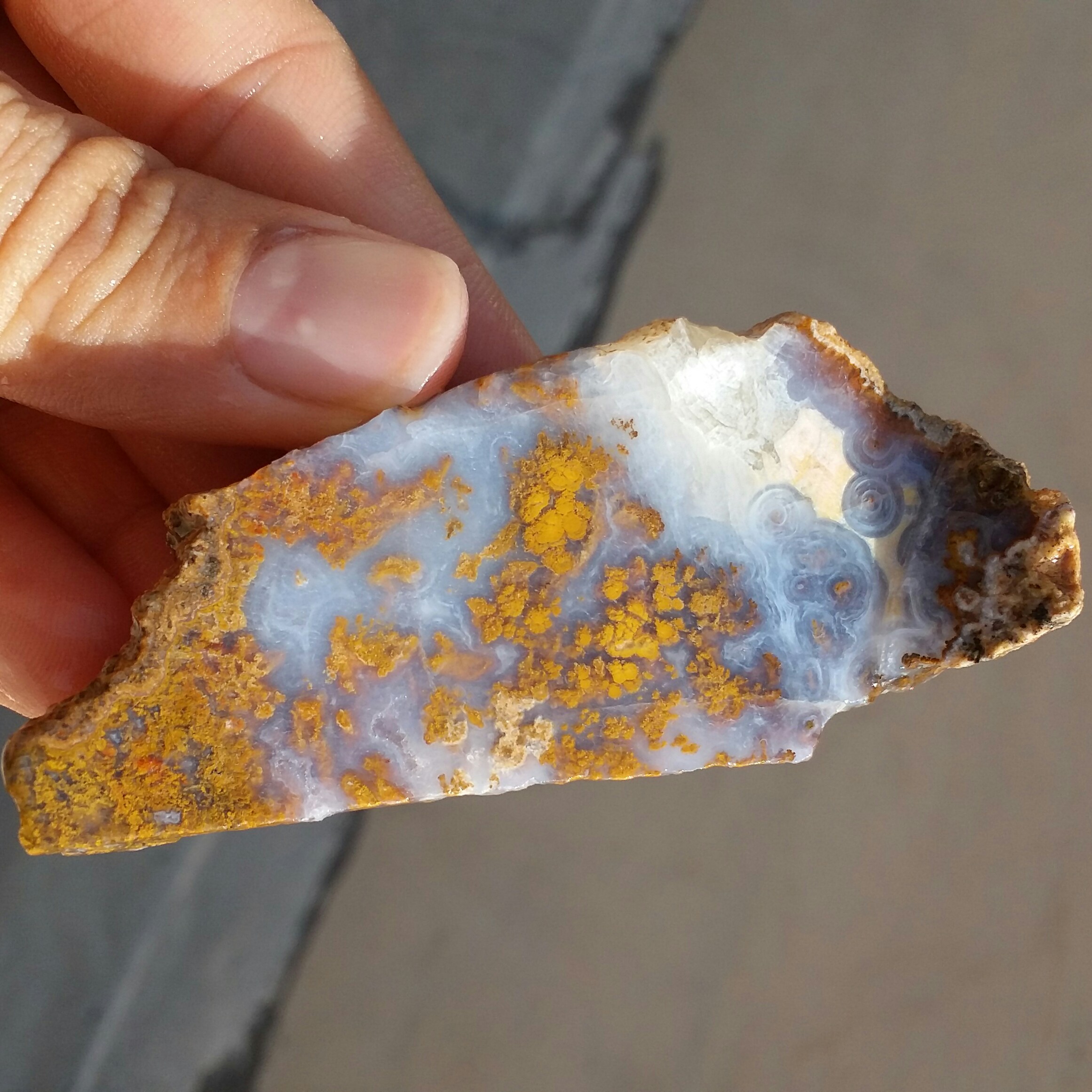 اسلایس سنگ راف عقیق منظره پاییزی باباقوری دار با قابلیت ساخت نگین 
 100 در 100 طبیعی  
کد 11670