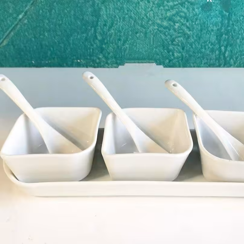 اردورخوری، مرباخوری، ترشی خوری، زیتون خوری جنس چینی برند تقدیس با قاشق فلزی