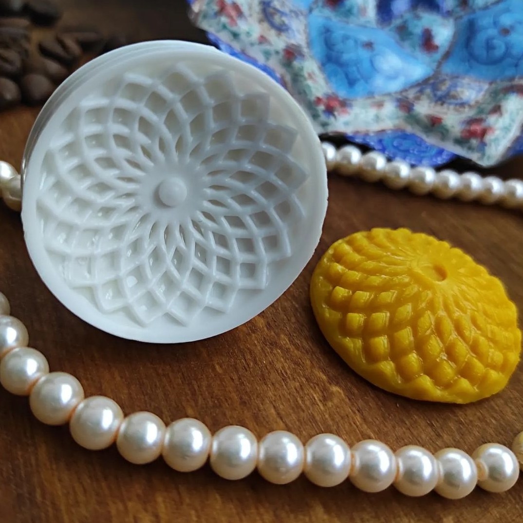 قالب شیرینی سنتی در طرح های متنوع و  اصیل ایرانی جنس پلاستیک ب