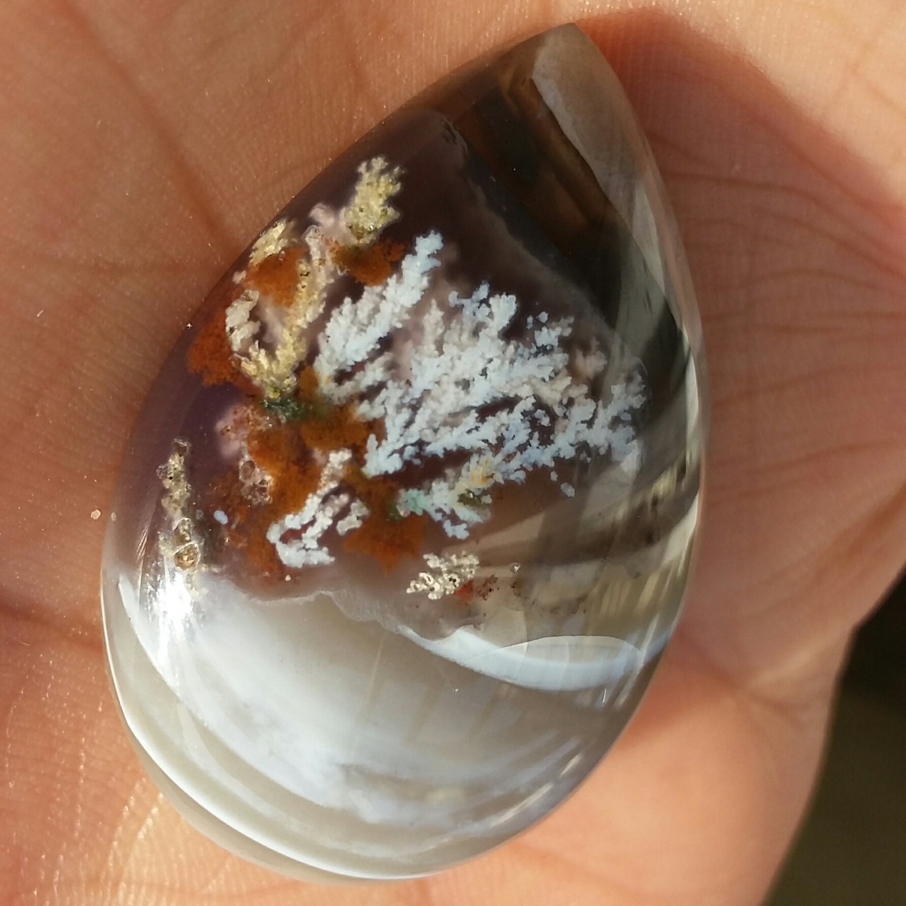 نگین شجر شکوفه 7رنگ تراش دامله حجیم نمونه ای تکرار نشدنی شاهکار خلقت پولیش آینه ای خاص زیبا سایز بسیار درشت مدالی سنگین