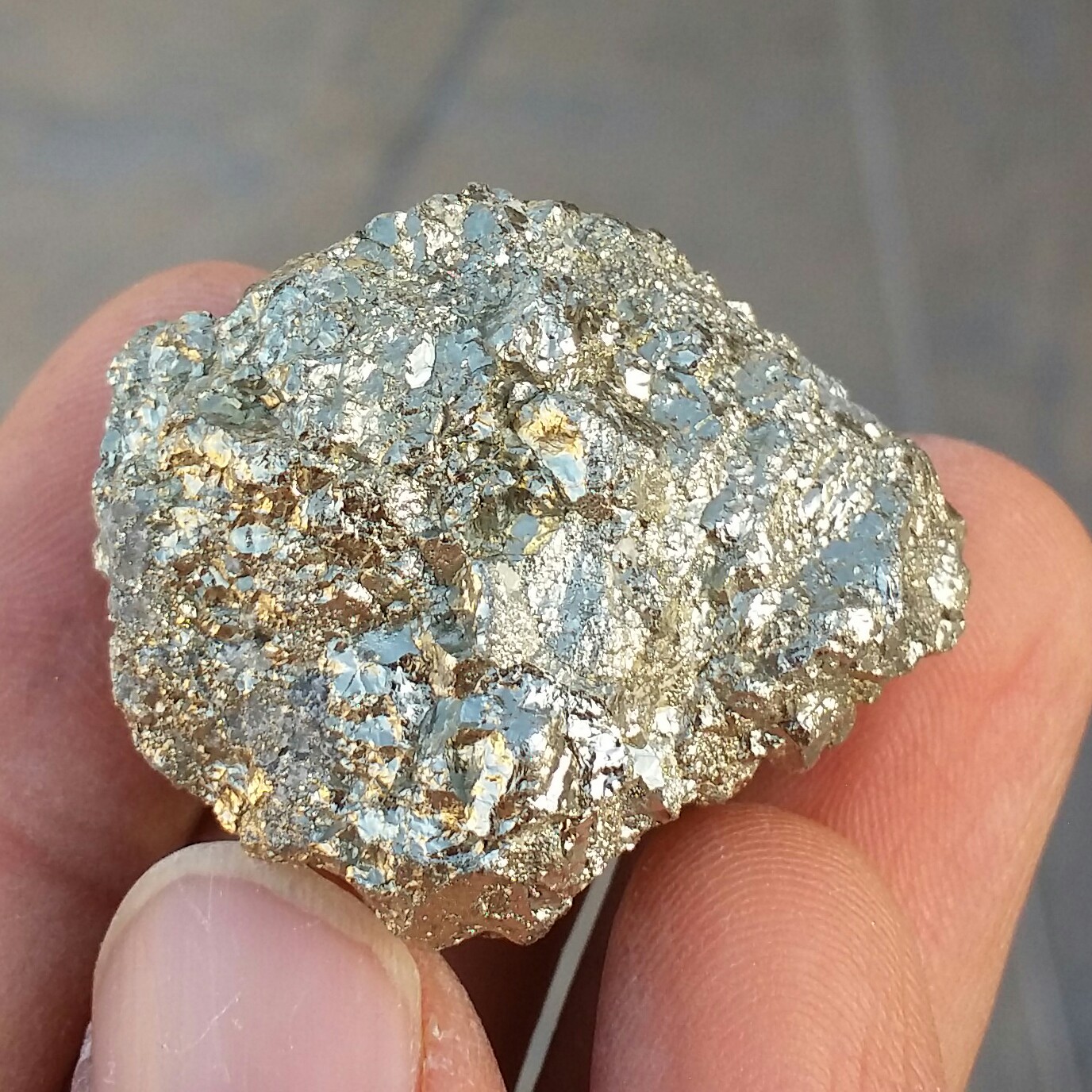 سنگ راف پیریت طلایی ملقب به سنگ طلا همرشدی با بورنیت  100 در 100 طبیعی شاهکار خلقت
بی نظیر
کد10892