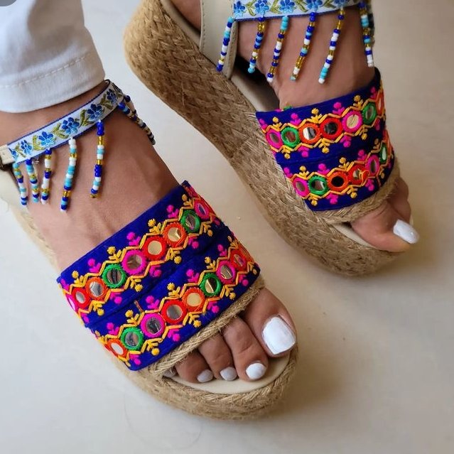 صندل کنفی لژ دار با نوار تزئینی آبی رنگ