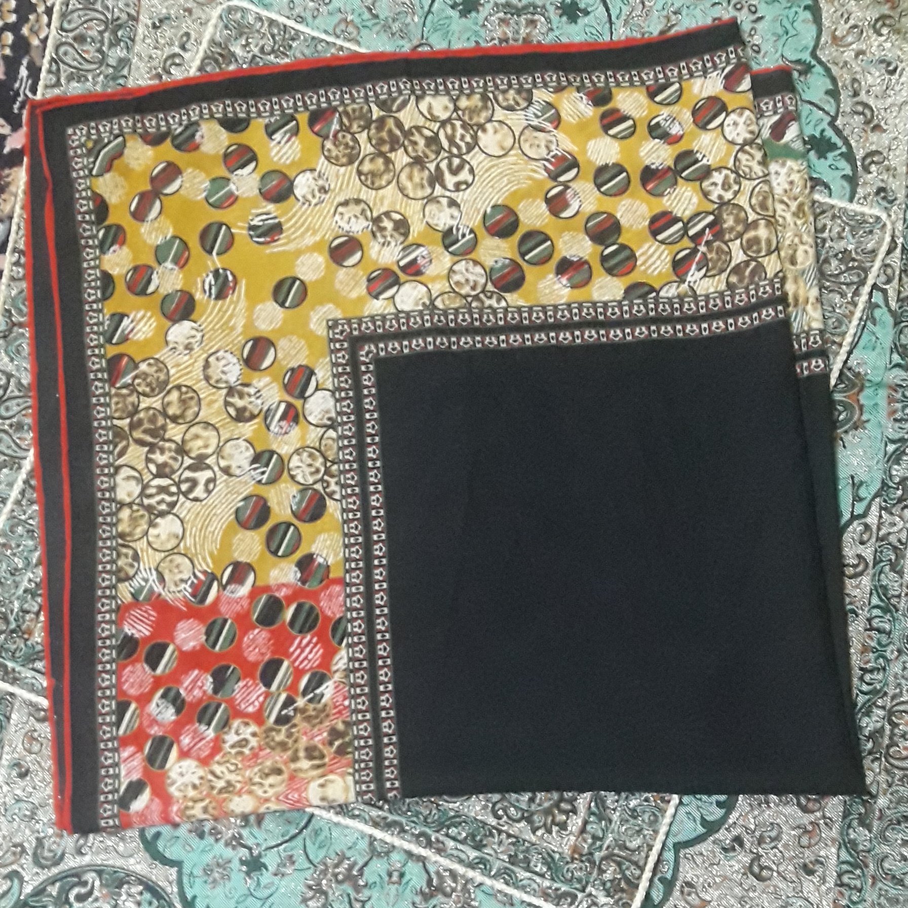 روسری طرح دار...