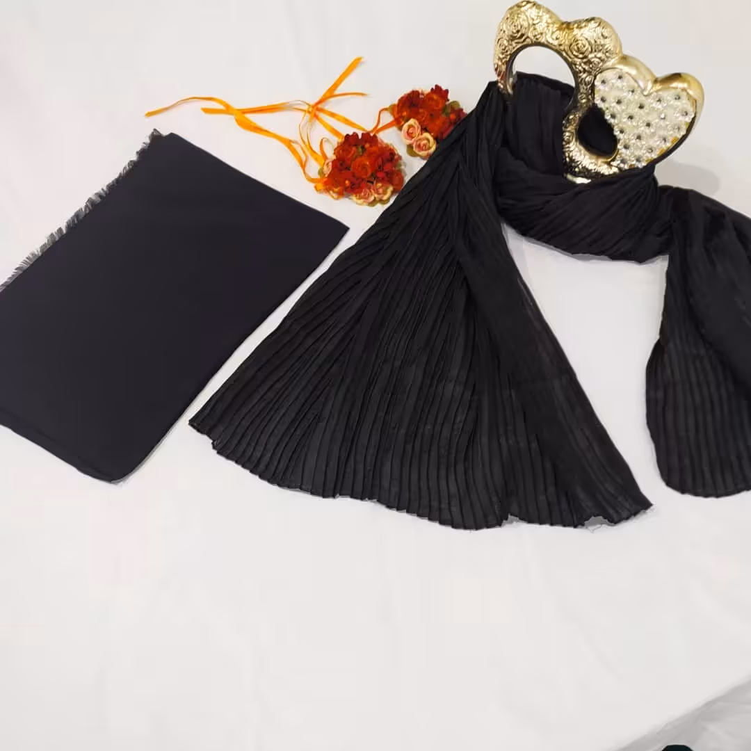 شال مشکی ساده و پلیسه دار جنس نخ عالی کاملا مشکی بافت عالی