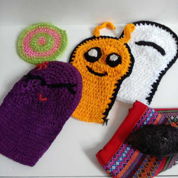 پک حمام (سه عدد لیف خانواده+سنگ پا+کیسه حمام جاجیمی+یک عدد اسکاج هدیه)