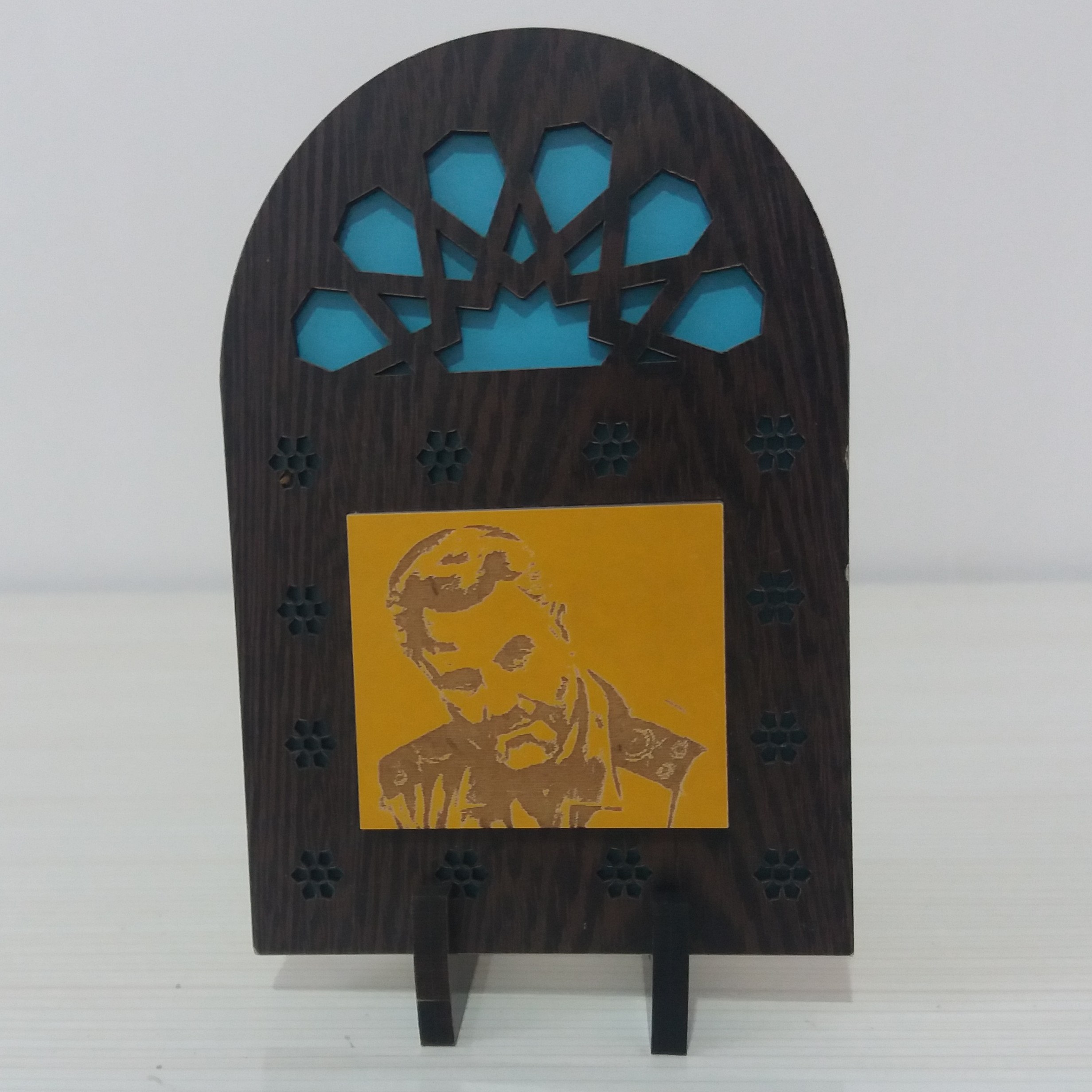 تندیس چوبی از جنس mdf  انواع طرح و رنگ سفارش بالا تخفیف بالا داره