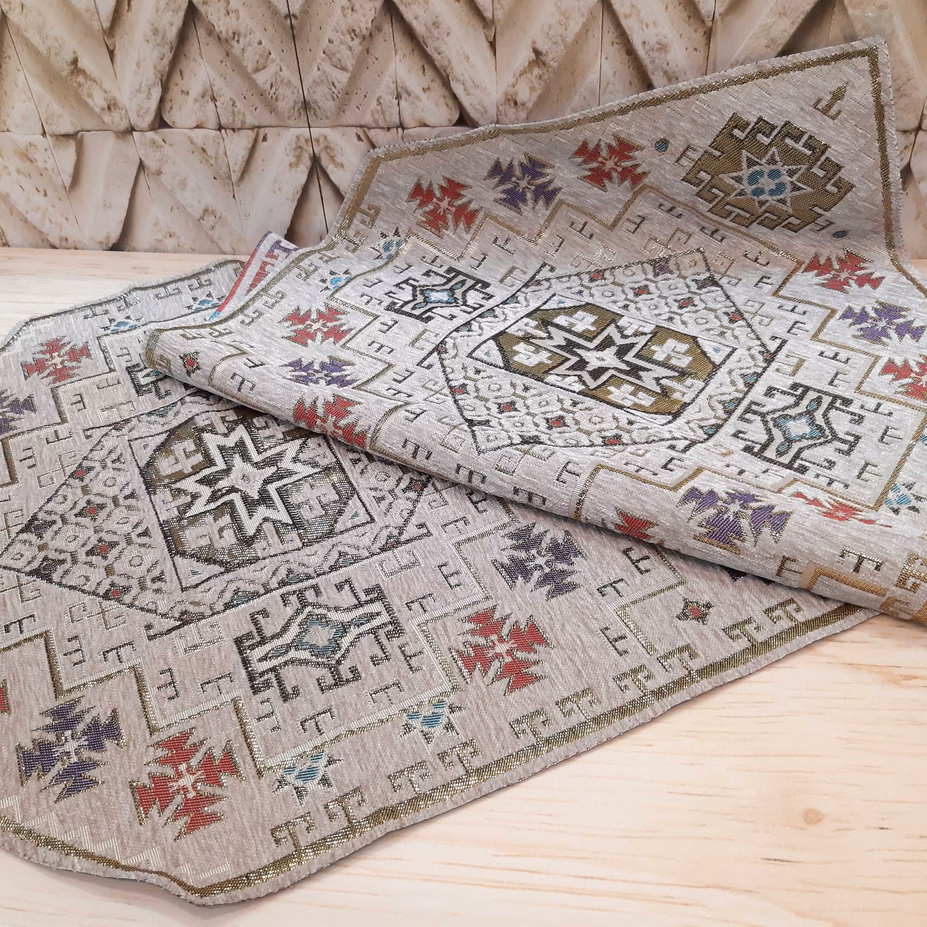 رومیزی مخمل 4 تکه گل برجسته درجه یک 