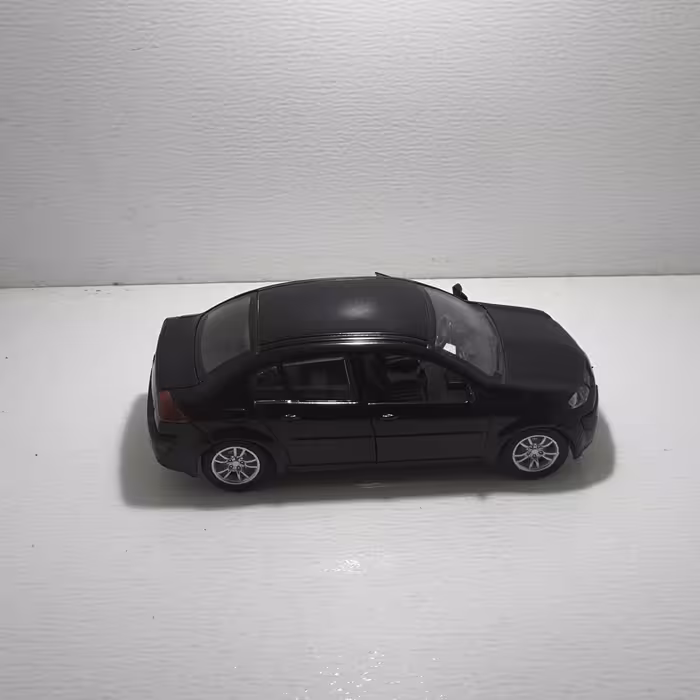 ماکت ماشین فلزی رنو مگان رنگ مشکی به طول 11 و نیم سانتیمتر و وزن 105 گرم