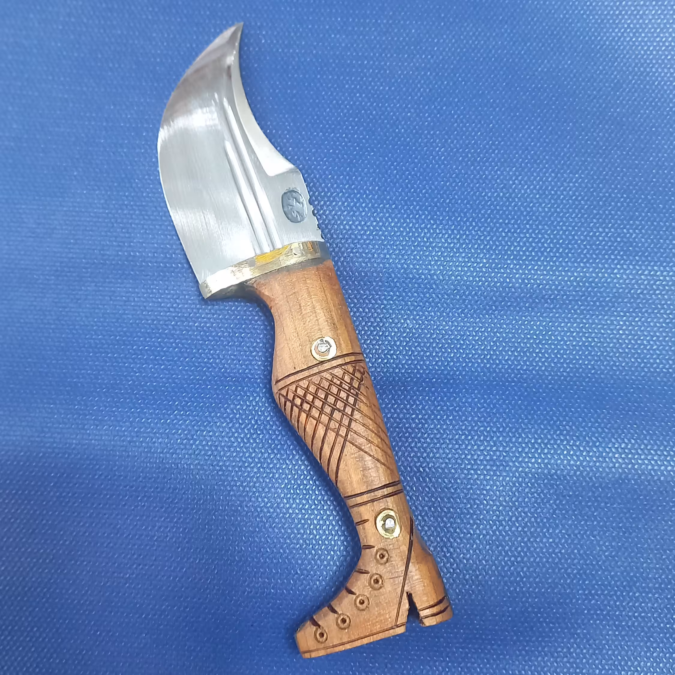 چاقو تیزی پاشنه طلا