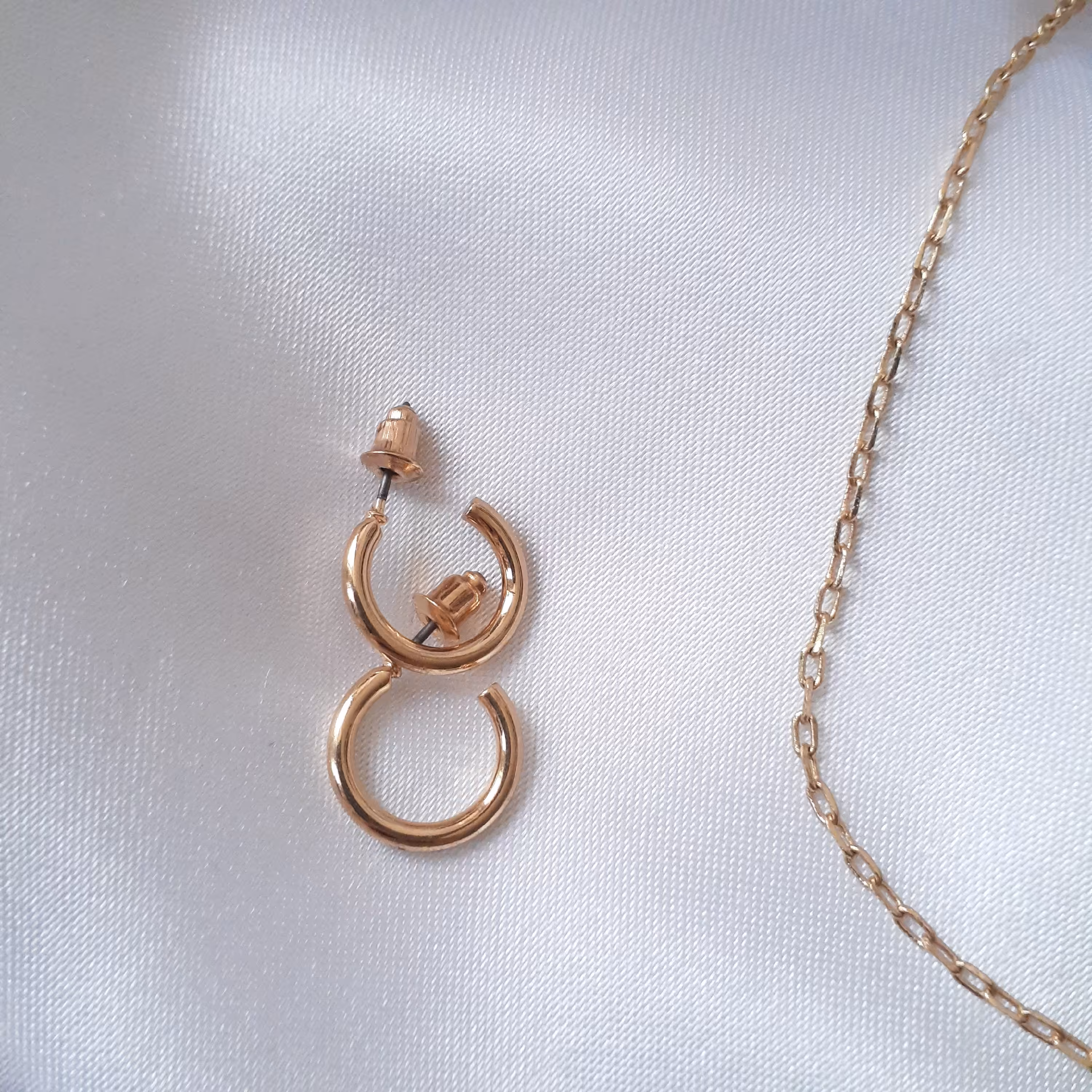 گل گوش نیم حلقه طلایی کوچک