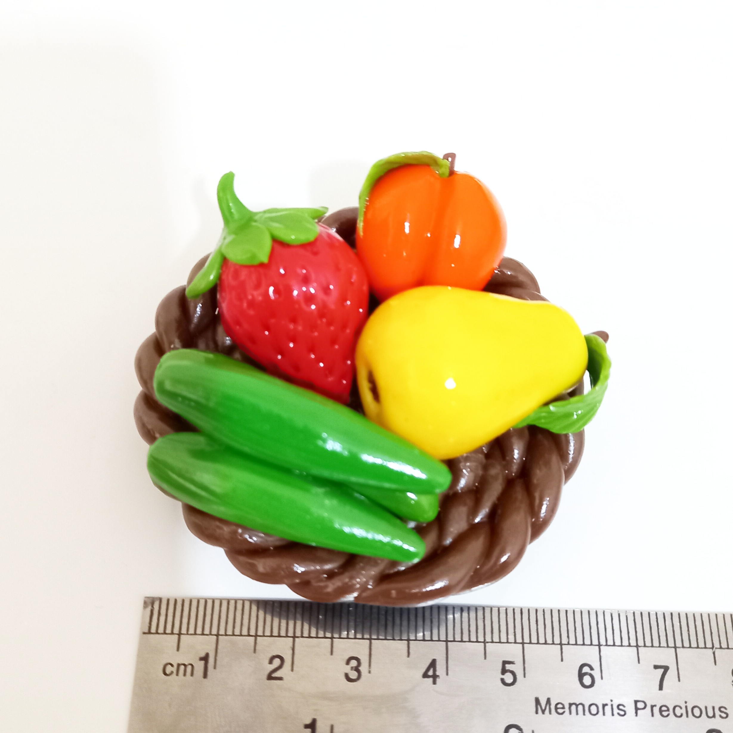 مگنت سبد تزئینی جنس خمیر ایتالیایی کیلر خورده پشت کار آهن ربا نصب شده