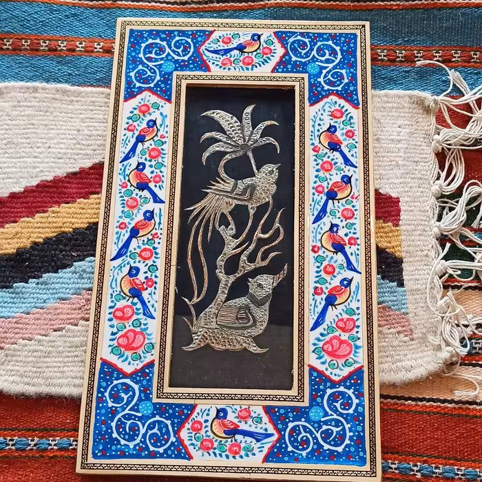 قاب خاتم با قلمزنی مسی و نقاشی برجسته