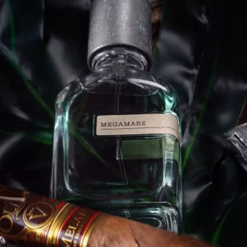 عطر مگاماره خالص درجه یک  (قیمت به ازای هر گرم عطر خالص میباشد..حداقل خرید 4 گرم)