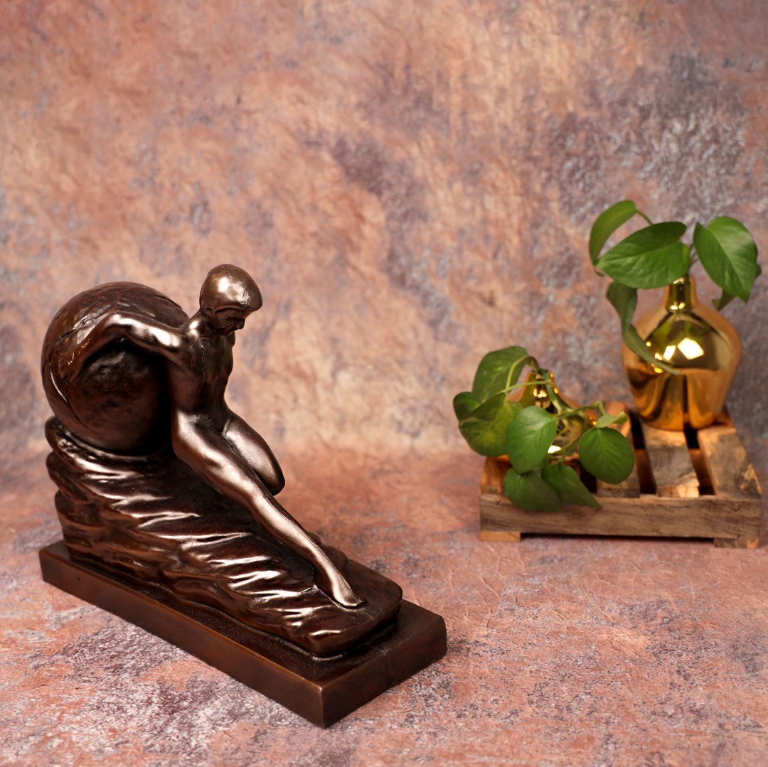 مجسمه گوی تلاش برنزی