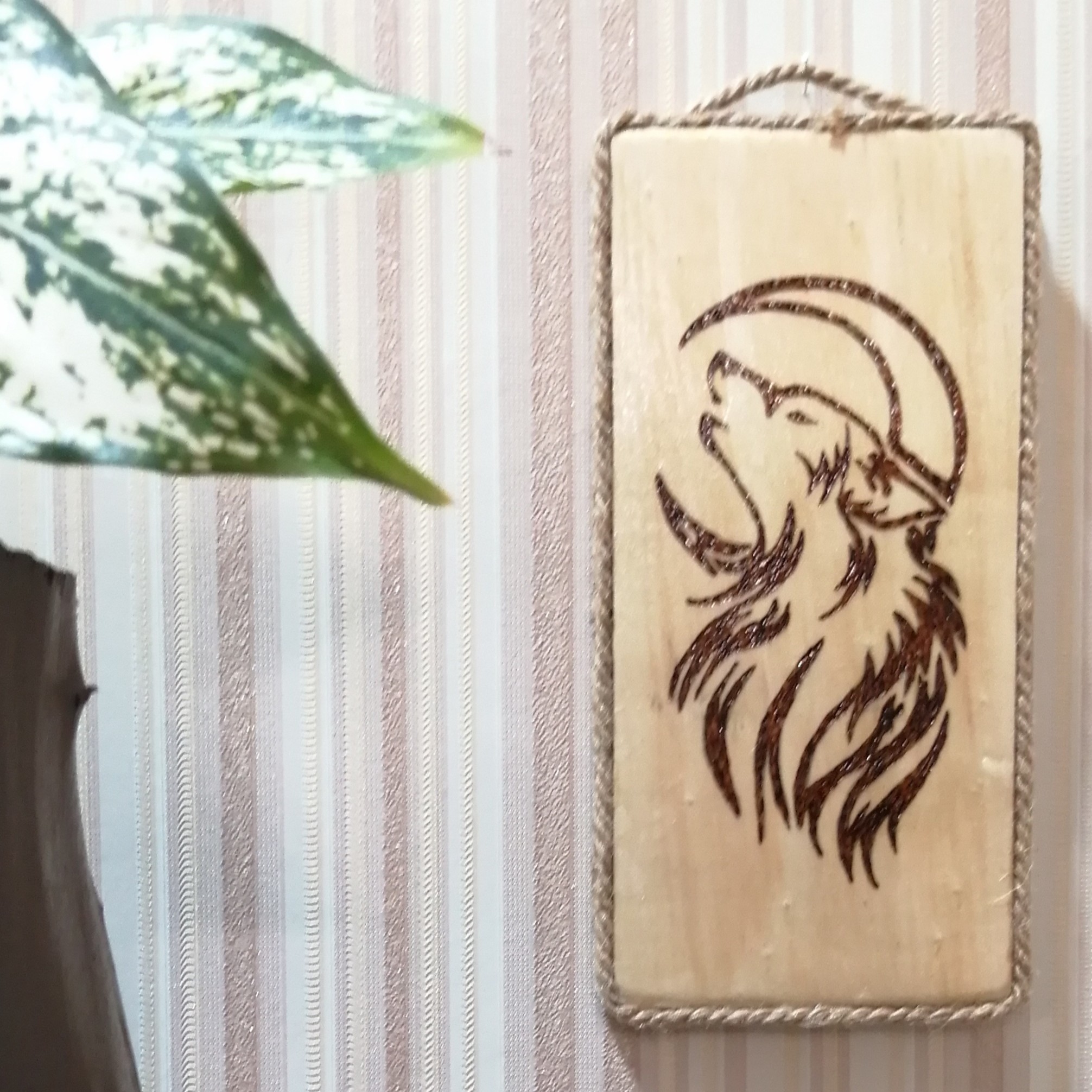 دکور   آویز   فانتزی  سوخته نگاری  شده  طرح گرگ