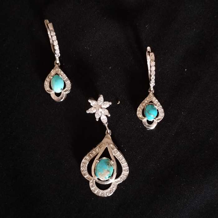 نیم ست نقره گردن آویز و گوشواره نگین فیروزه