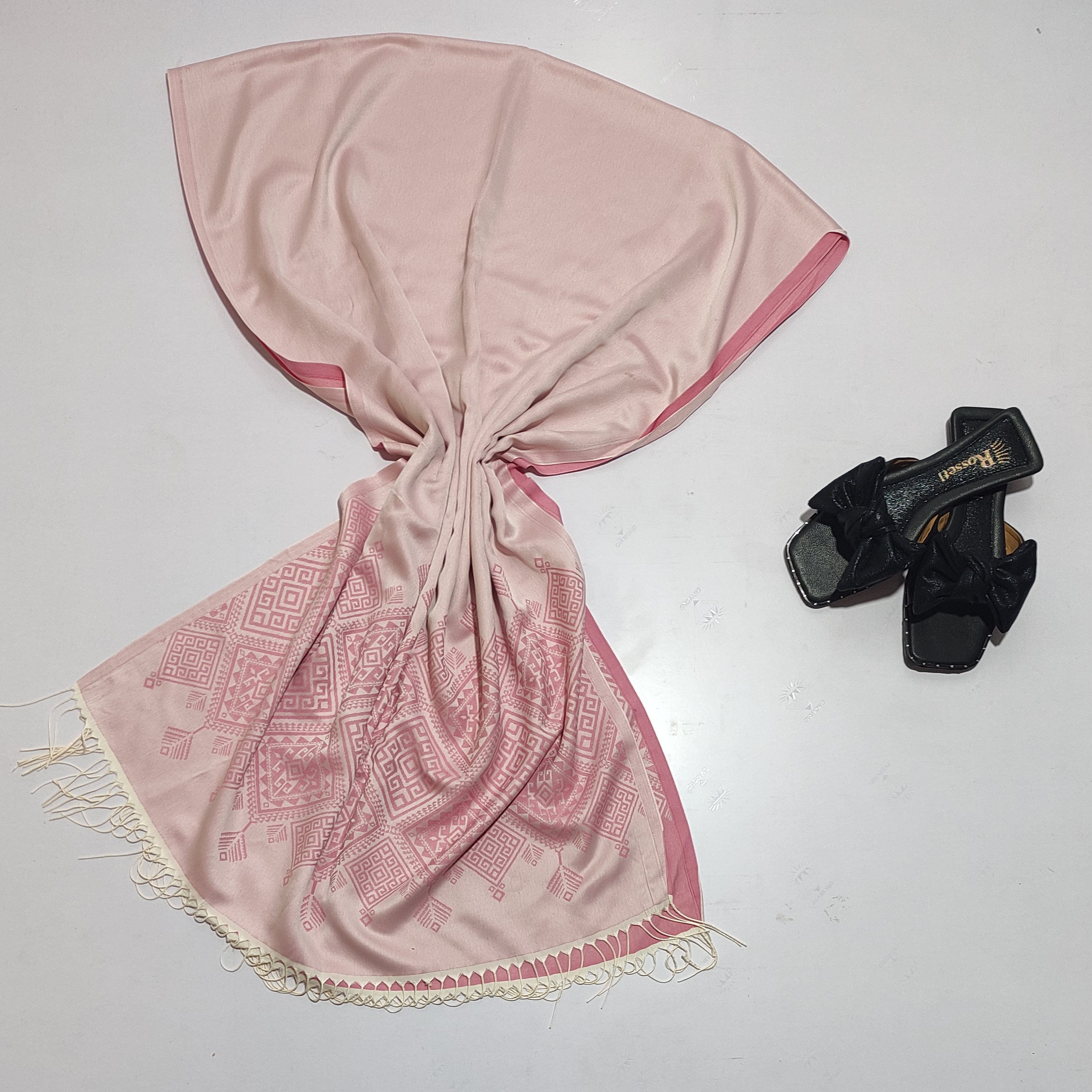 شال نخ ابریشم  تک رنگ  دور رو در ابعاد 68 در 180