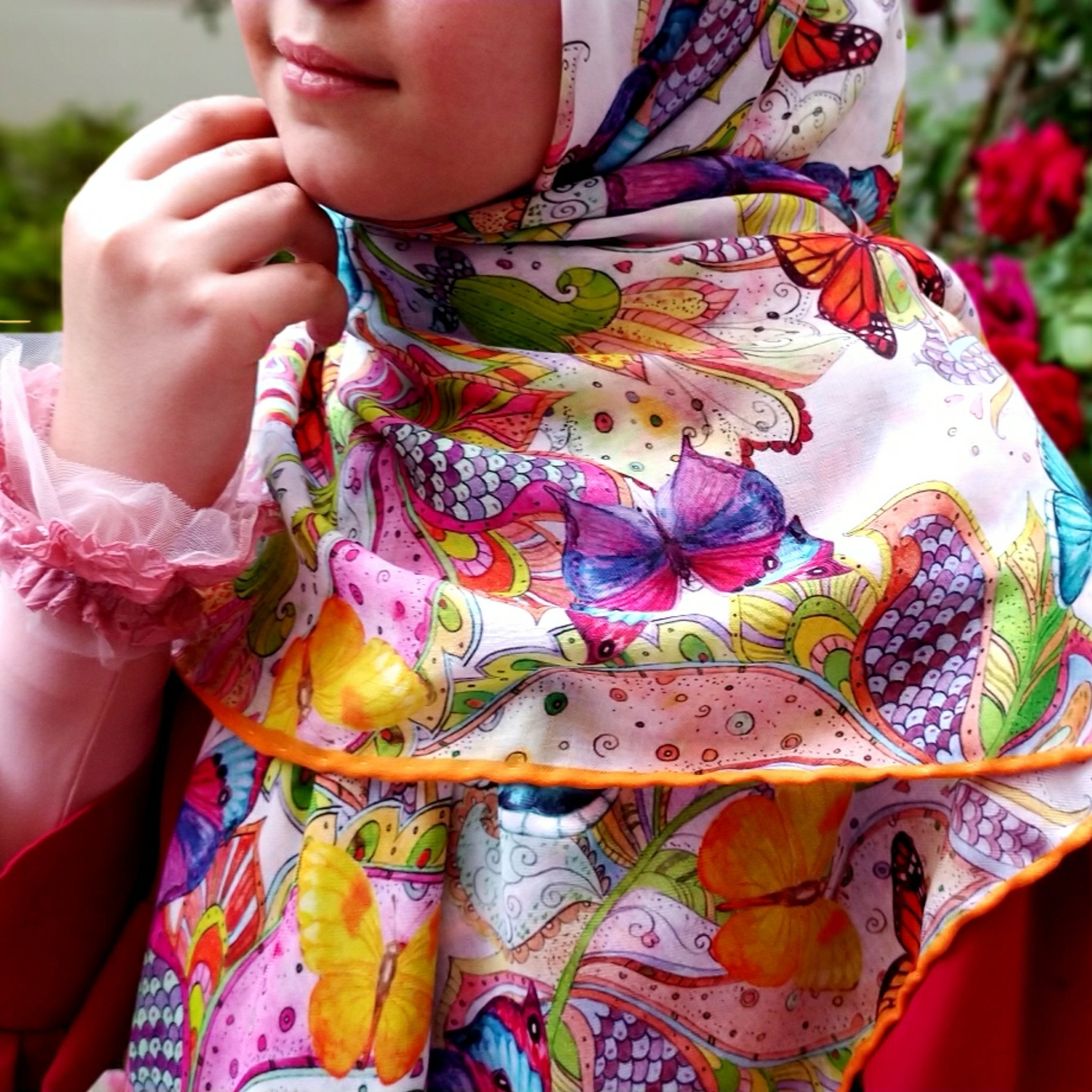 روسری نخی تابستانه مدل پروانه های رنگی دور دست دوز