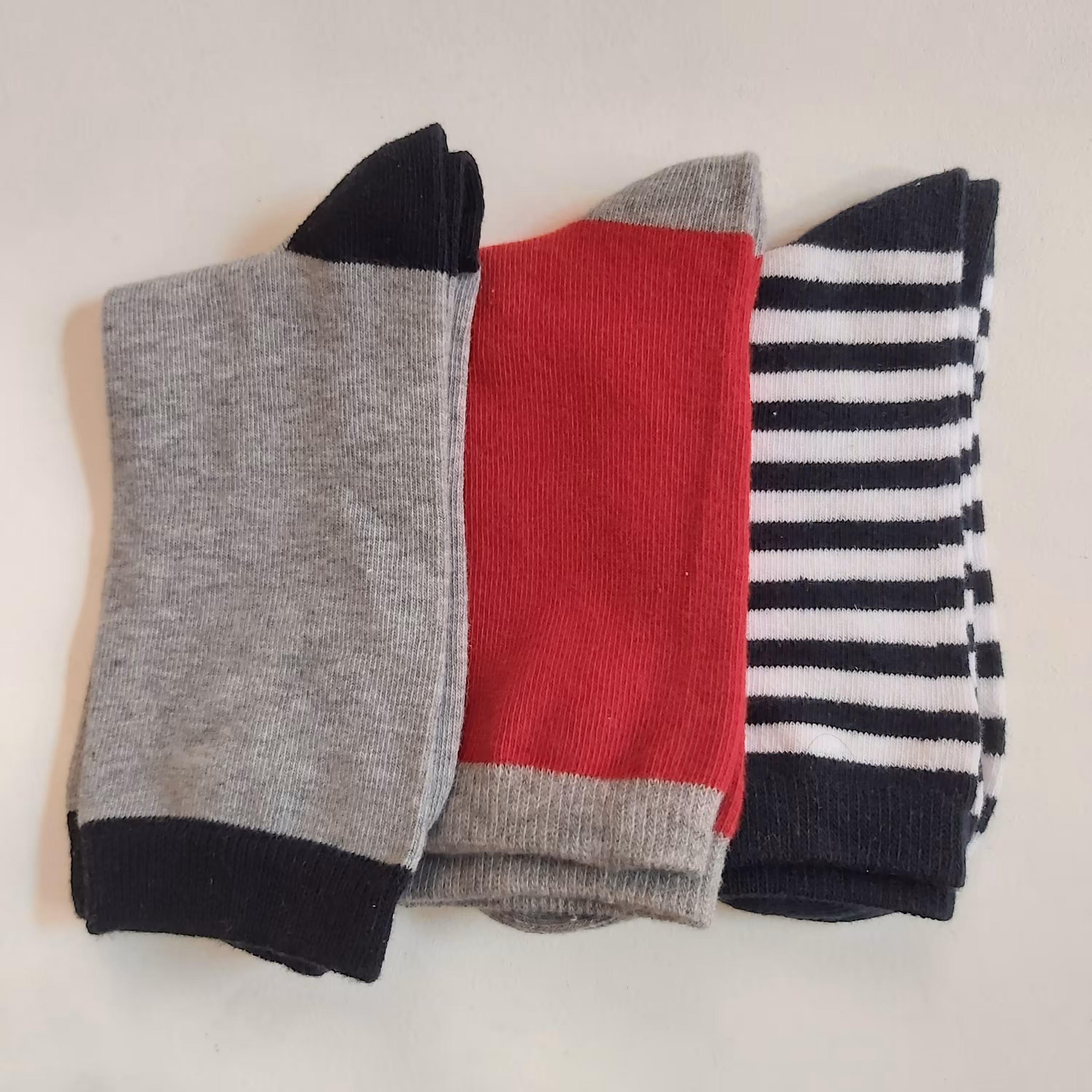 جوراب ساقدار پسرانه و دخترانه پیپرتس آلمان سایز35 تا 38 سورمه ای راه راه و قرمز و طوسی