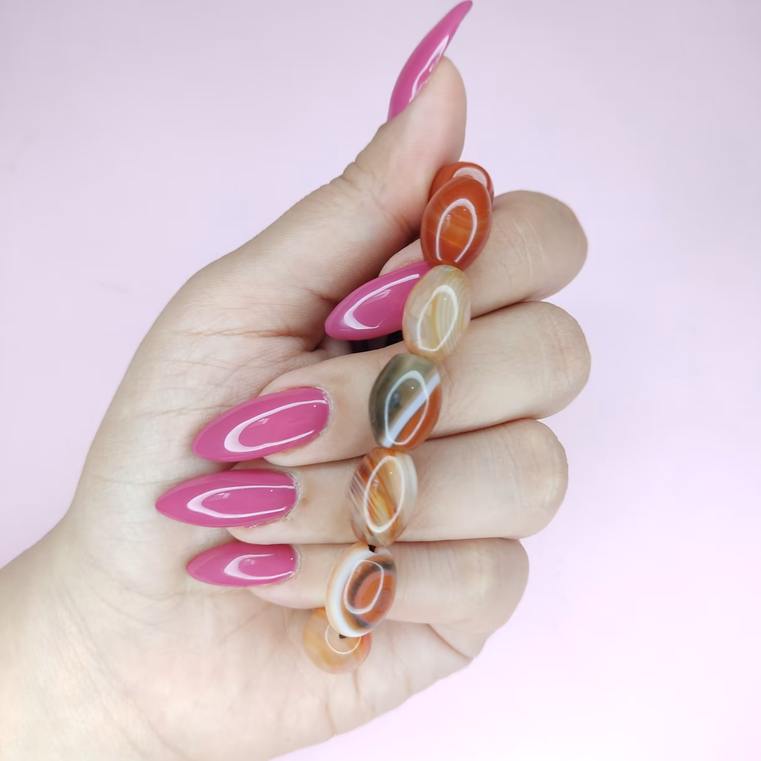 دستبند سنگ عقیق سلیمانی اصل و  درجه یک تراش هلی   مناسب خانم ها و آقایان