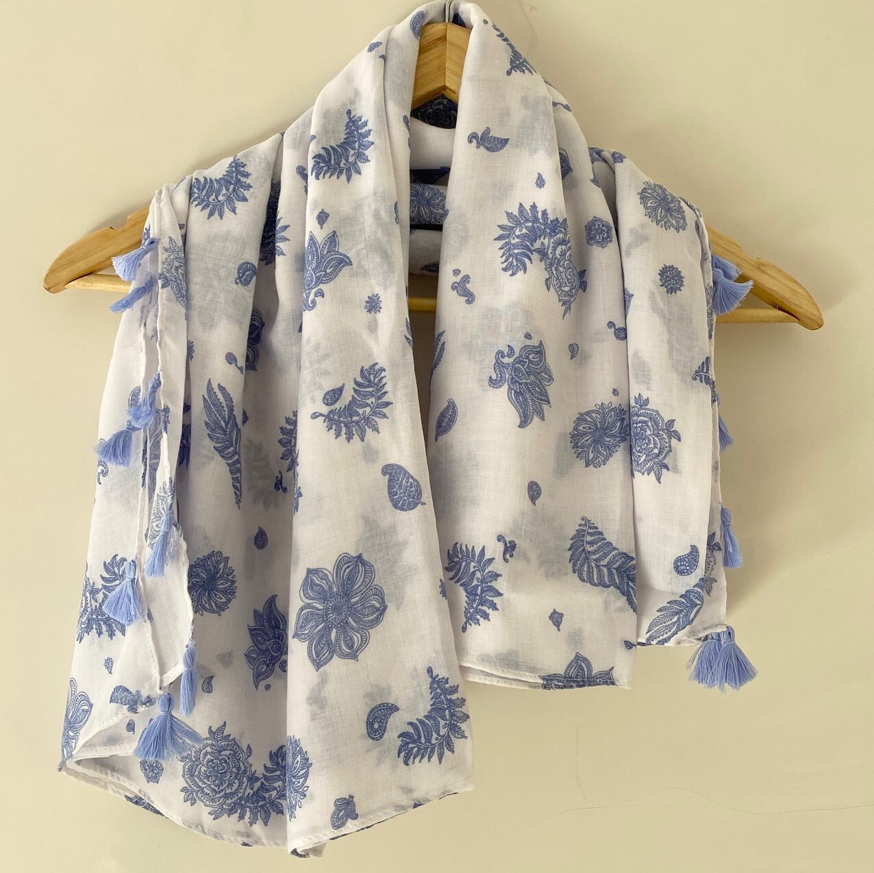 شال نخی طرح اسلیمی با حاشیه منگوله دار ارسال رایگان 