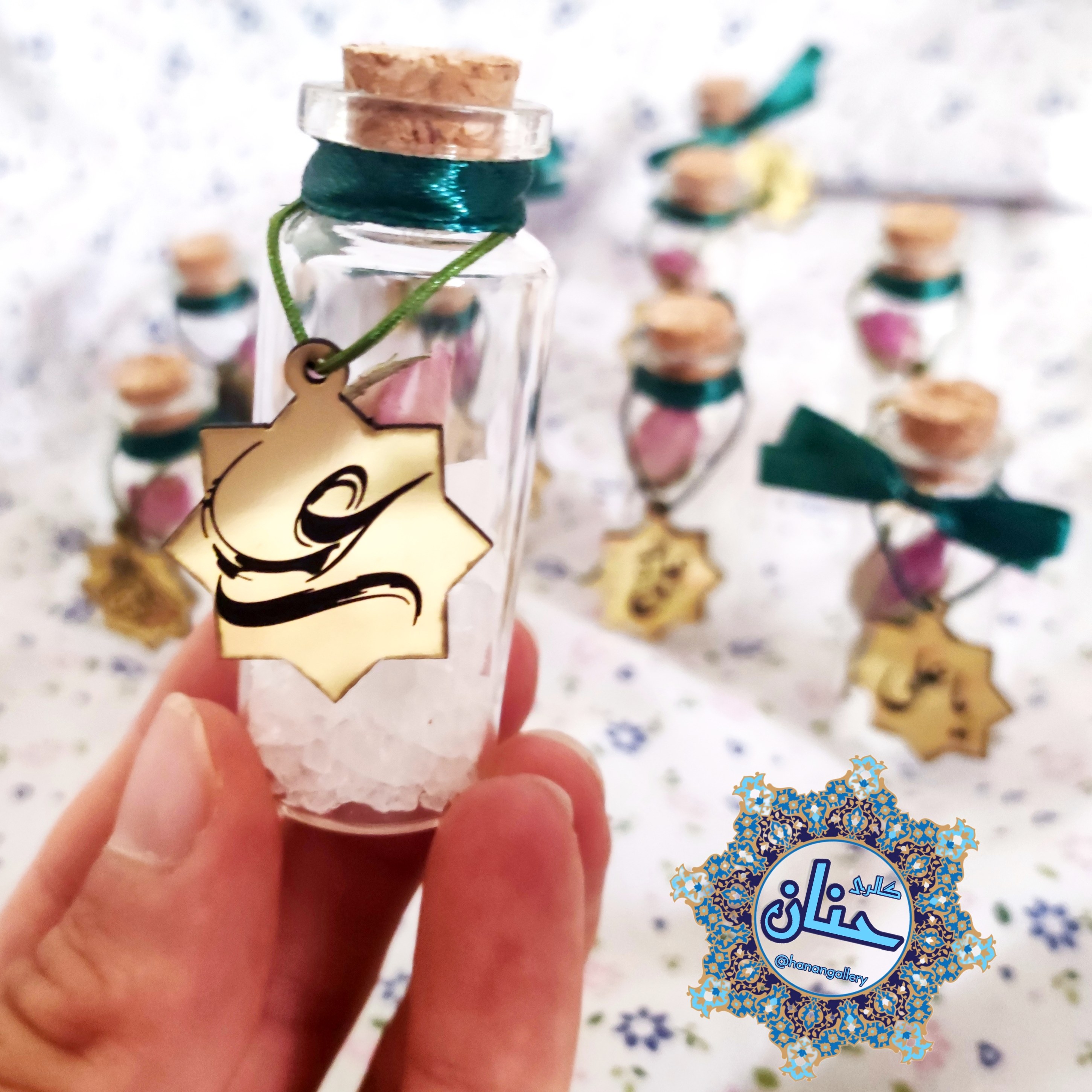 گیفت عید غدیر  بطری ویال نبات و گل محمدی مینیاتوری