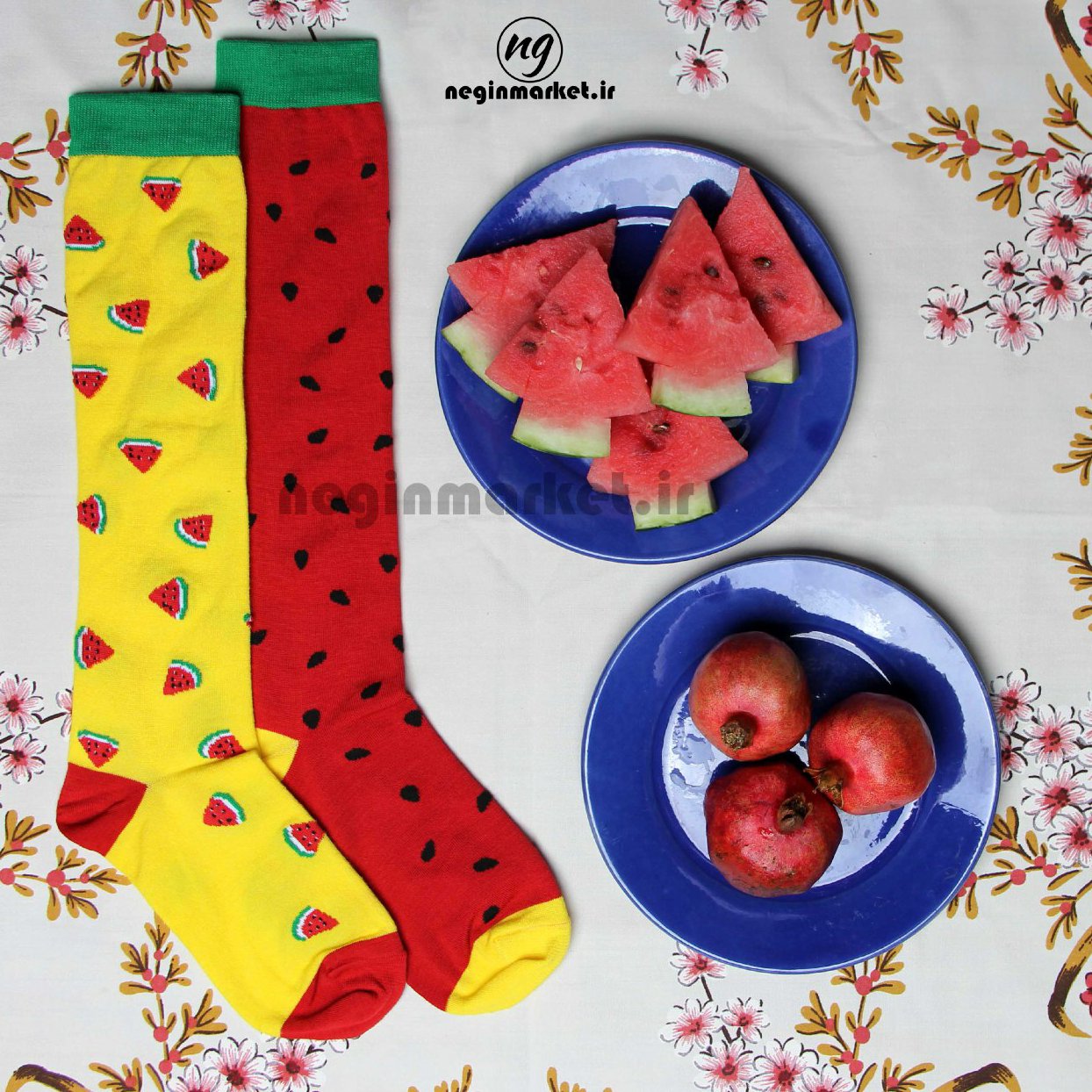 جوراب تا زیر زانو طرح تا به تا هندوانه مناسب برای شب یلدا