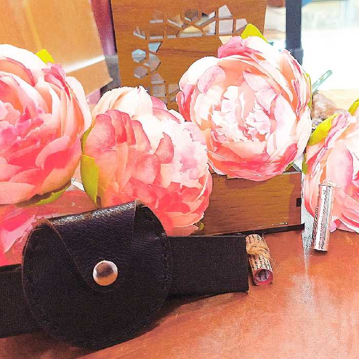 پک بازوبند چرم طبیعی آویز نقره حرزدار پوست آهو  همراه باکس چوبی ارسال رایگان 