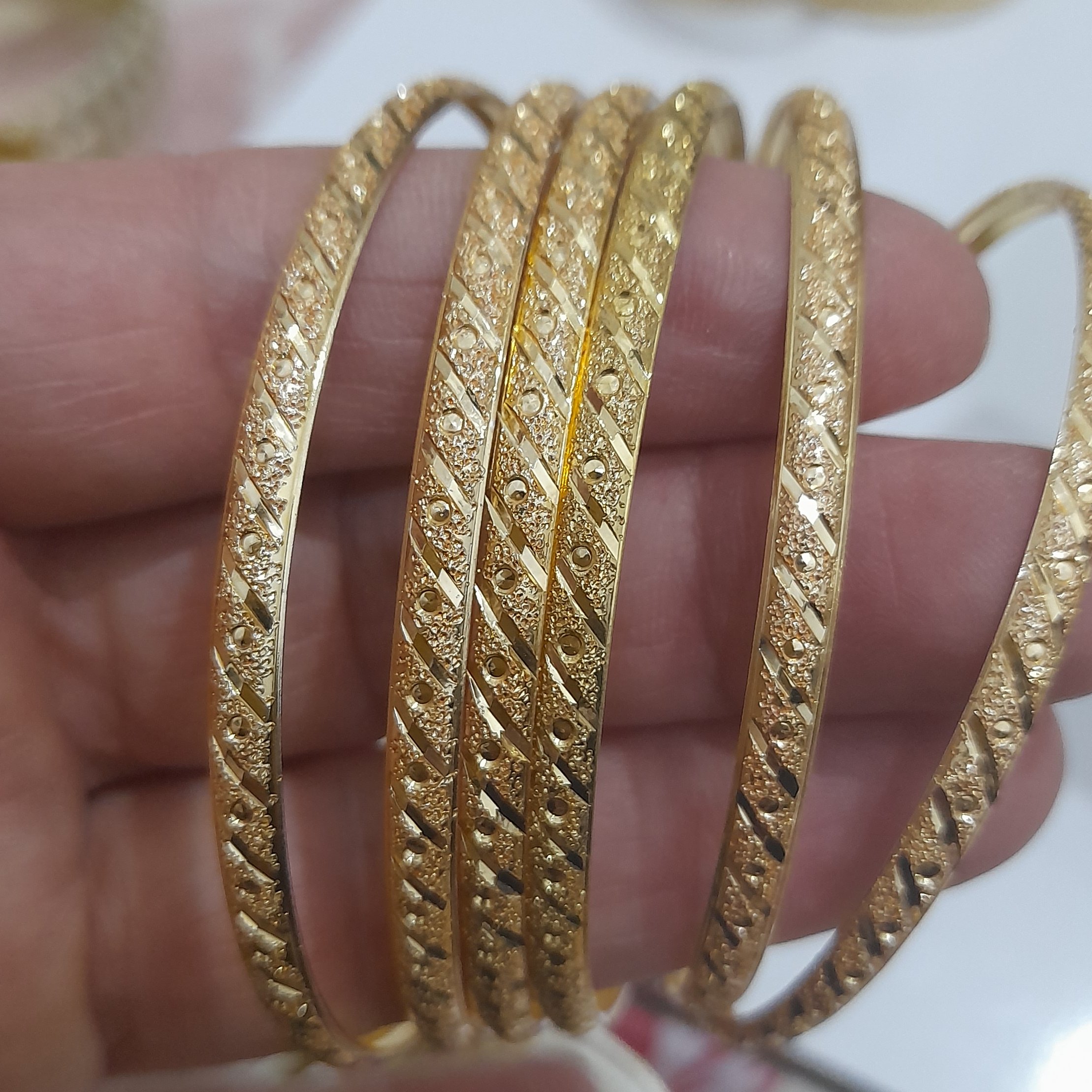 النگو طلاروس رنگ ثابت در طرحهای زیبا