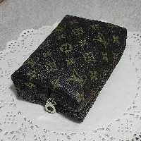 کیف چرمی شارژر موبایل و هندزفری چرم مصنوعی طرح ال وی