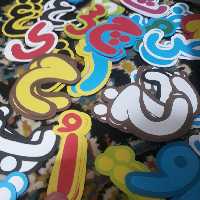 پک آموزشی تصاویر ونشانه حروف الفبا چسبیدنی روی دیوار وتخته(بدون چسب)مقوایی