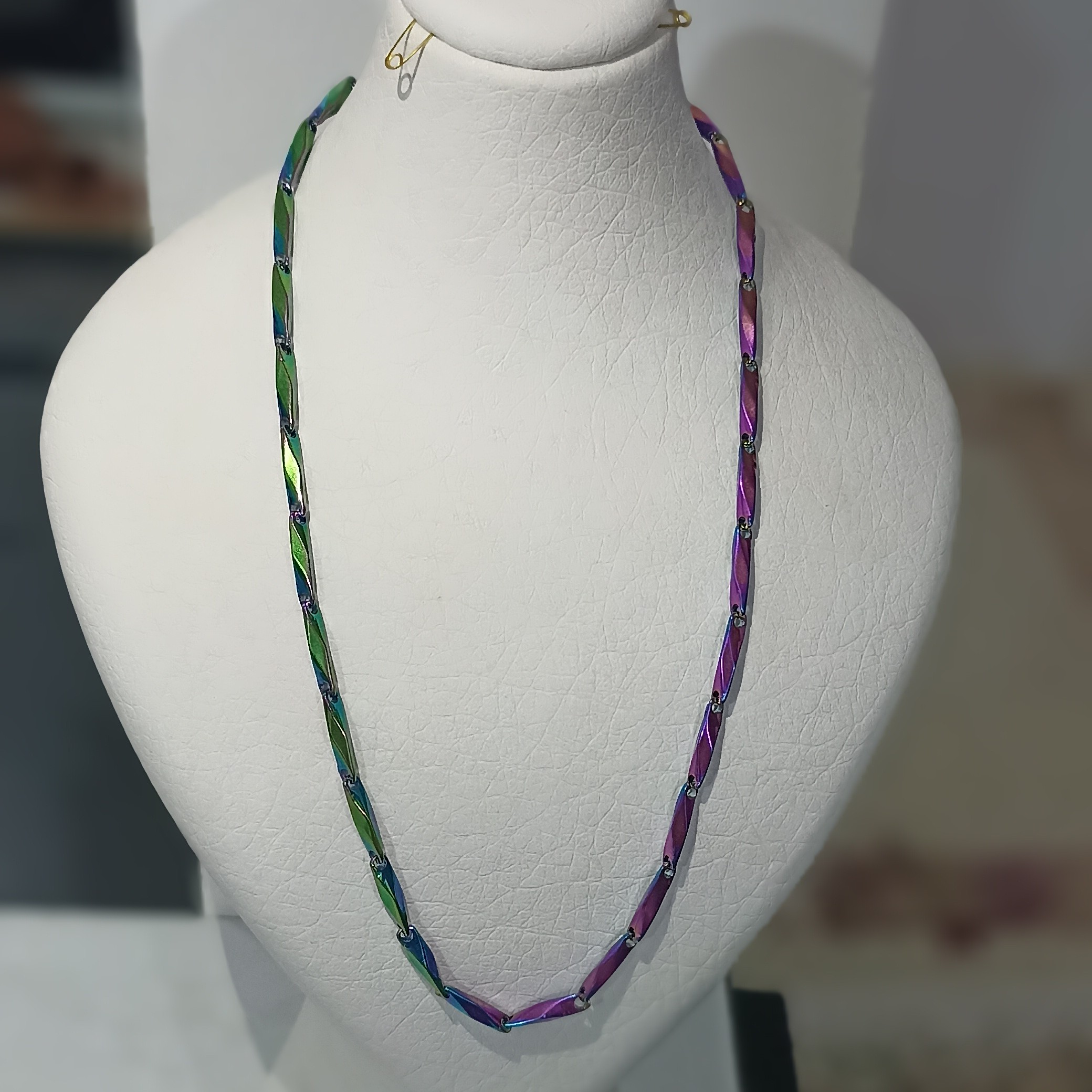 زنجیر استیل هولگرامی چند رنگ،کیفیتدعالی،اسپرت مناسب خانمها و آقایان 