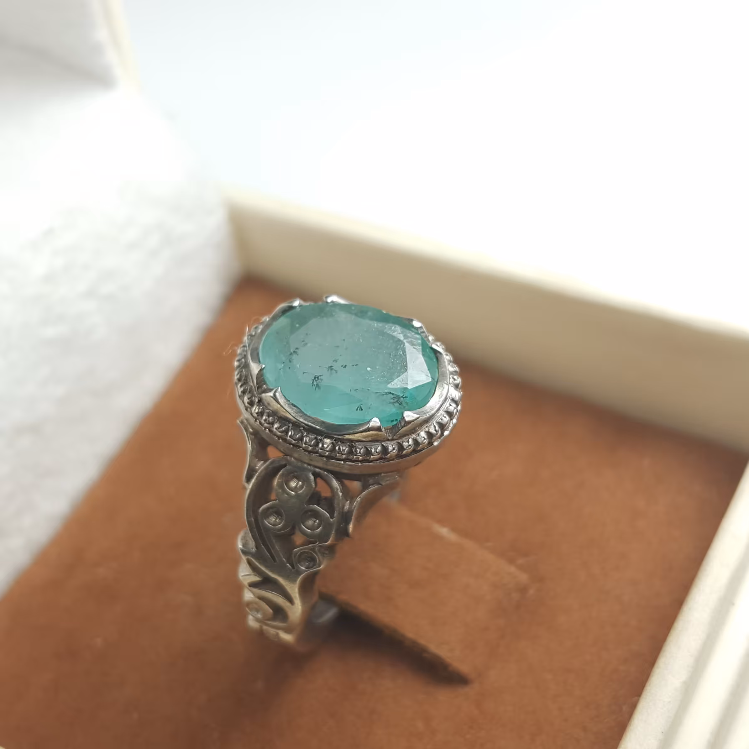 انگشتر زمرد فاخر زیبا تراش جواهری درجه 