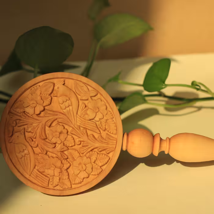 آینه  دسته دار چوبی منبت کاری شده