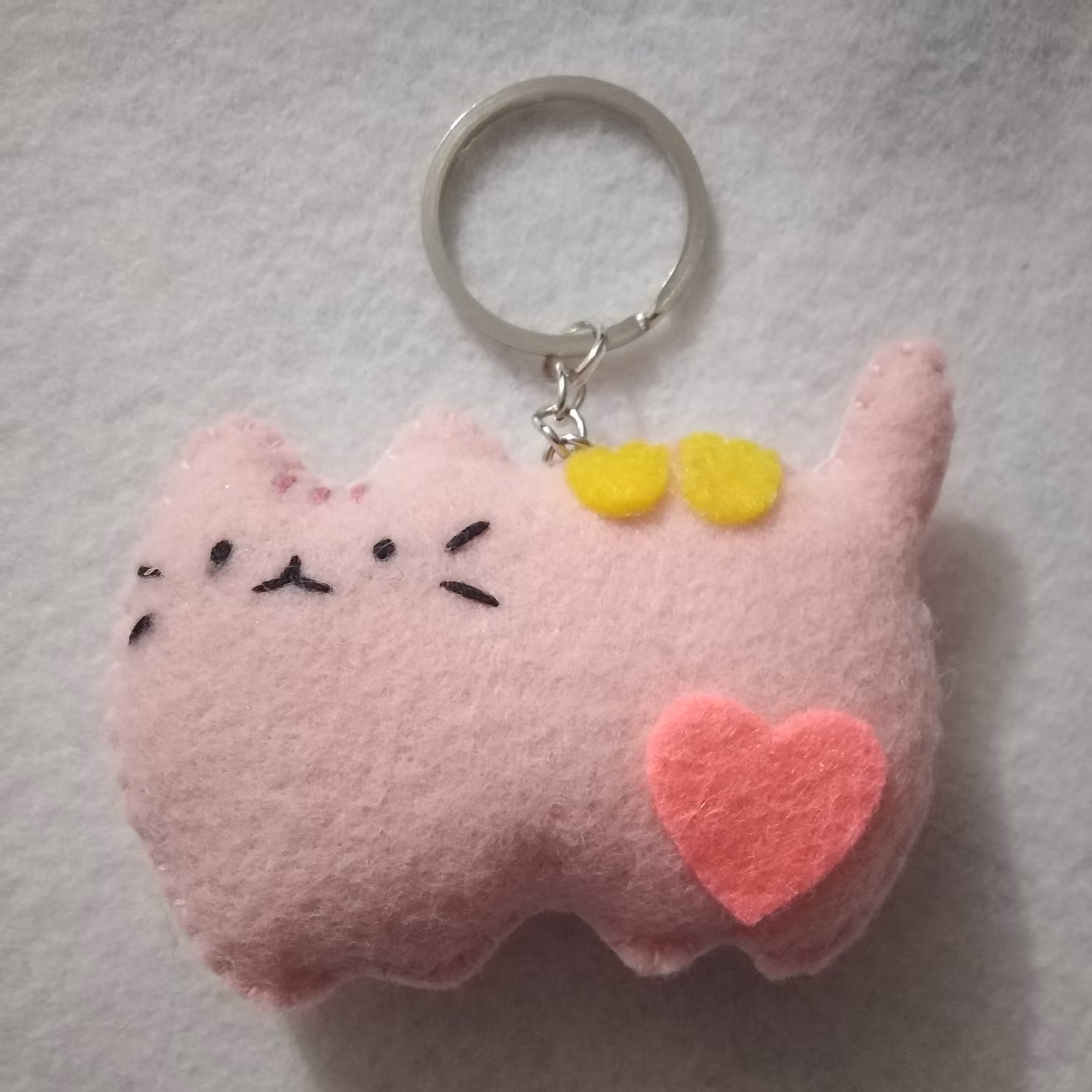 جاکلیدی نمدی دست دوز طرح گربه ملوس کد 1سبک و مقاوم