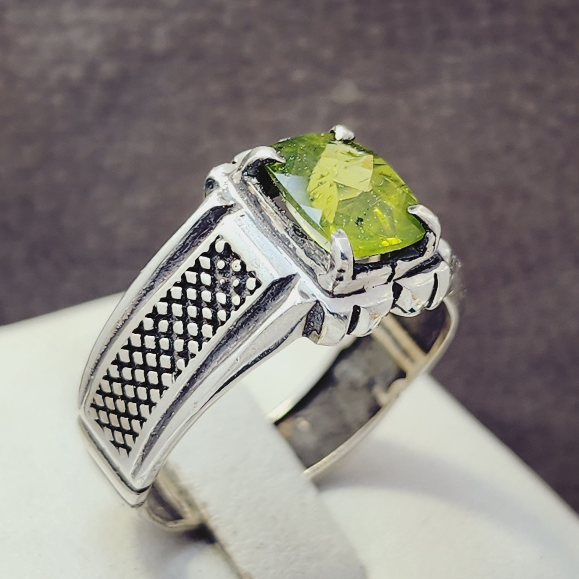 نگین زبر جد اصل و معدنی با رکاب نقره مدل صفوی زیبا مردانه