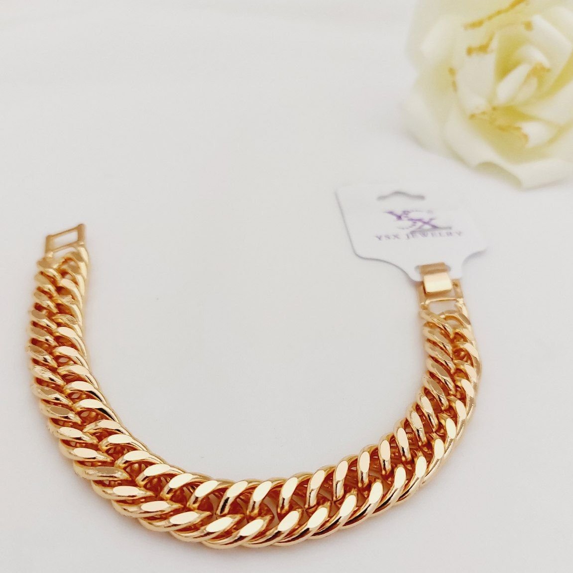 دستبند .کد9568 .طرح طلا. برند ysx. آبکاری طلا.  رنگ ثابت. ضدحساسیت 
