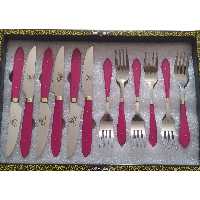 کارد و چنگال فلاحی زنجان با دسته فیبر رنگی صورتی و باربند برنجی 