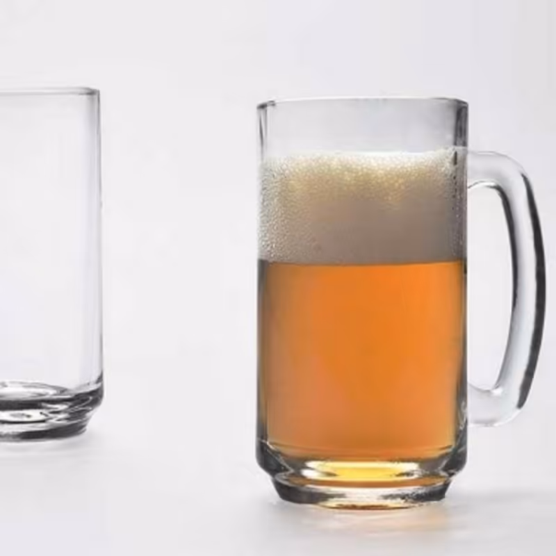 لیوان ماگ در خانه مدرن          