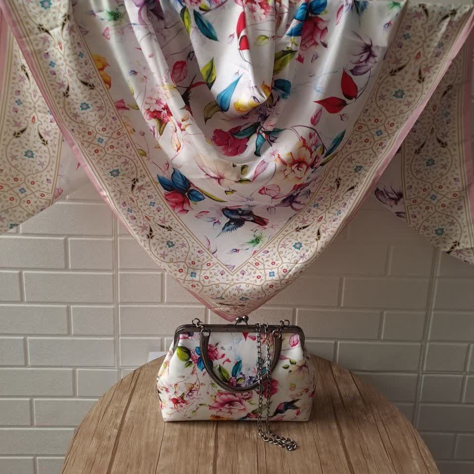 ست کیف و روسری زنانه مدل نوستالژی طرح گلدار رنگ شیری بسیار زیبا و خاص   na73